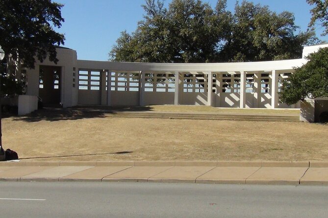 1-Hour JFK Assassination Walking Tour - The guides make or break the hour