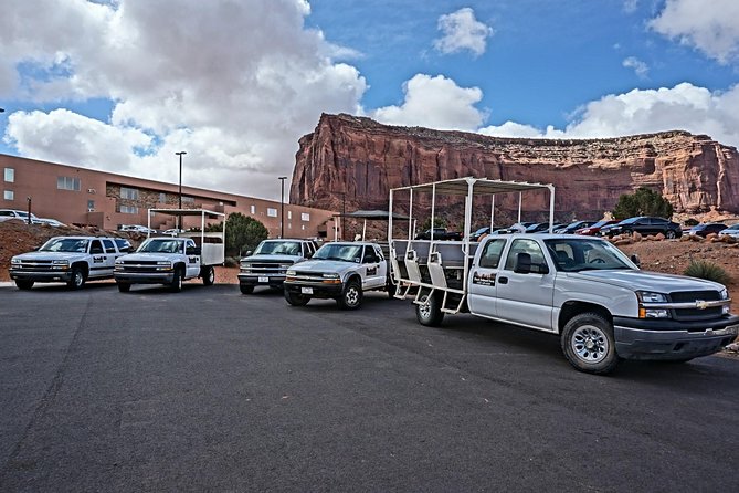 2.5 Hours of Monument Valley's Backcountry 4×4 Tour - Totem Pole and North Window Views