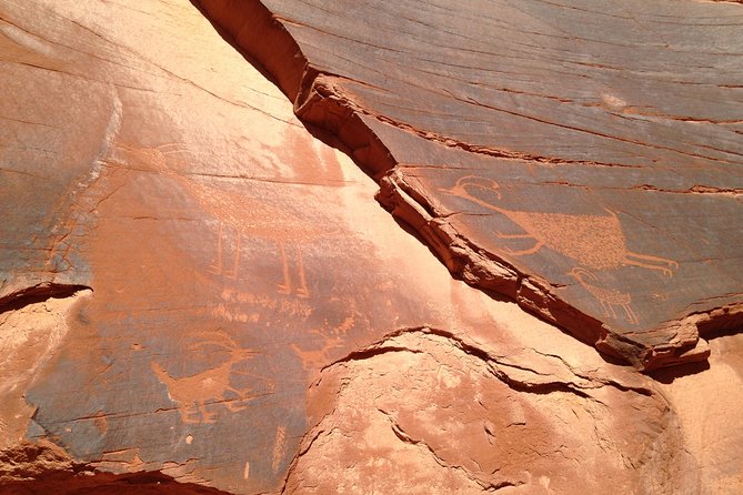 2.5 Hours of Monument Valley's Backcountry 4×4 Tour - Big Hogan and Ear of the Wind