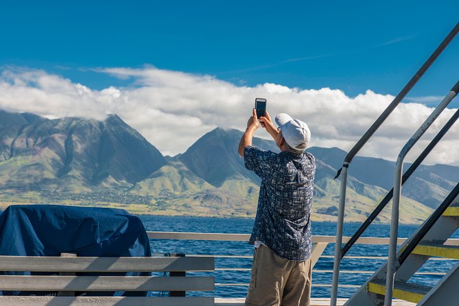 2-Hour Oahu Whale Watch from Ala Wai Harbor, Waikiki - Choosing the upper deck or main cabin