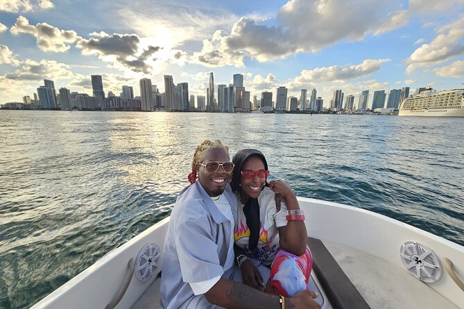 2 hrs Miami Private Boat Tour with Cooler, Ice, Bluetooth Stereo - Bayside, the port, and Star Island