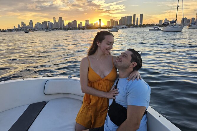 2 hrs Miami Private Boat Tour with Cooler, Ice, Bluetooth Stereo - A private boat made for your own mood