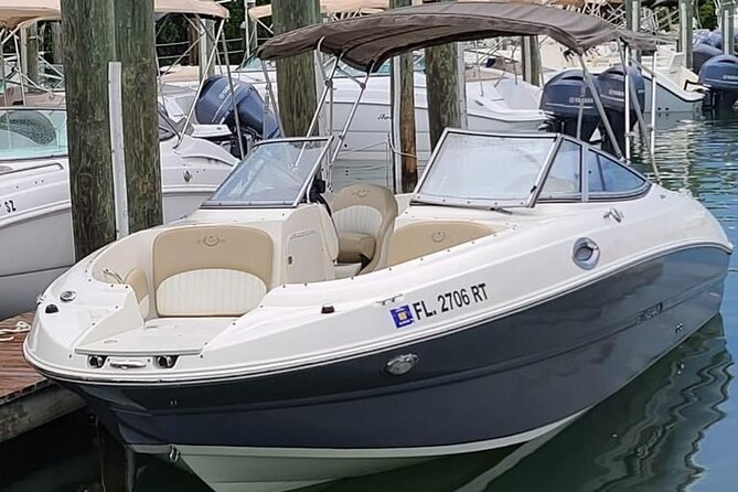 24 Ft Miami Bay: Private Boat, Gas Included , 6 people, Captained - Key things to know before booking