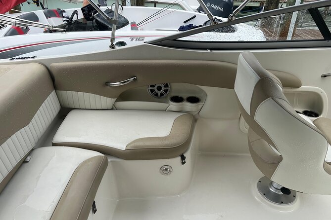 24 Ft Miami Bay: Private Boat, Gas Included , 6 people, Captained - The real cost and what you receive