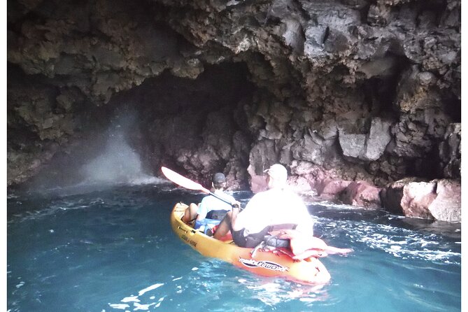 3.5 Hour Kailua-Kona Ocean Kayak and Snorkel Tour - Paddling the Kona shoreline at first light