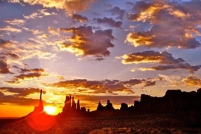 3 Hour Monument Valley Tour - Three Sisters, Rain God Mesa, and Big Chief Monument
