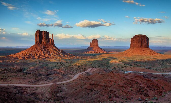 3 Hour Monument Valley Tour - Sun’s Eye Arch and Ear of the Wind Arch
