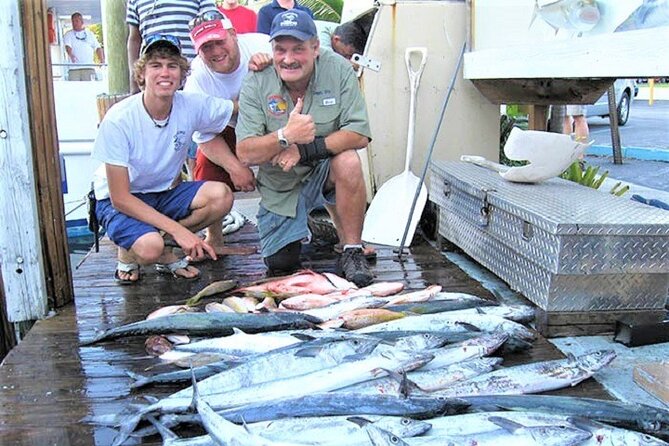 4-Hour Day or Night-Time Reef Bottom Fishing Charter in Fort Lauderdale - Getting set up with bait and tackle
