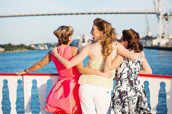 90-Minute Savannah Riverboat Sightseeing Cruise - Leaving the dock and seeing River Street