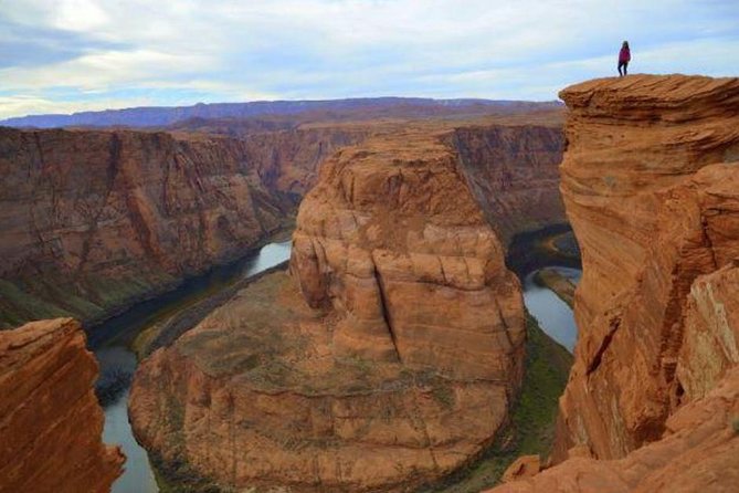 Antelope Canyon and Horseshoe Bend Day Tour from Flagstaff - How demanding is the walking?