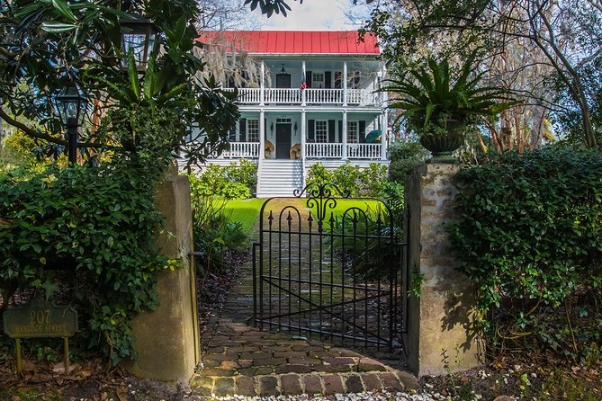 Beaufort City Minibus Tour - Historic homes seen from the van