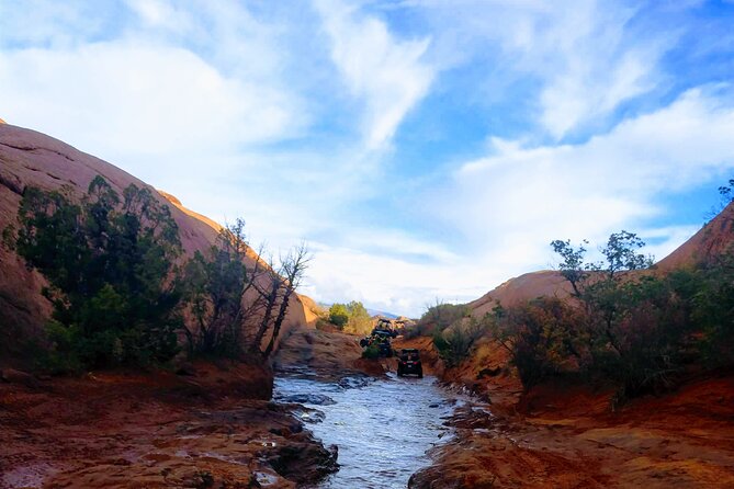 BEST! Hell's Revenge U-Drive 4X4 Tour in Moab +Dinosaur Tracks! - Dinosaur tracks bring an older story to the ride