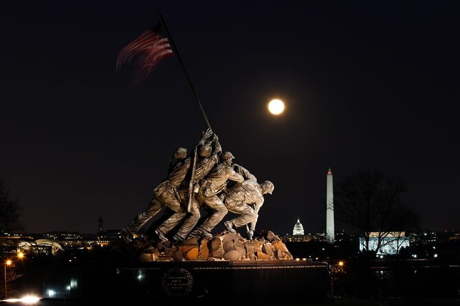 Big Bus DC: Monuments & Memorials Night Tour by Open-top Bus - Commentary: useful context, with uneven delivery