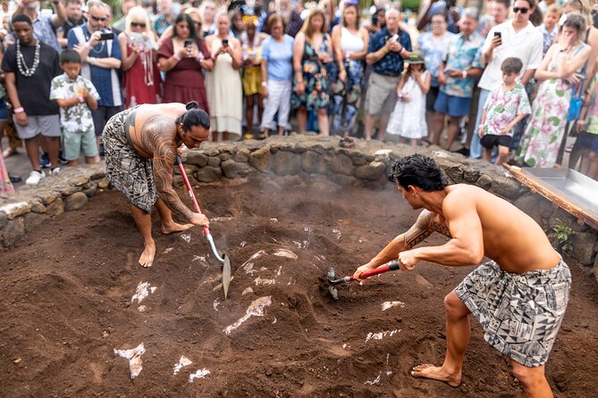 Big Island, Hawaii: Admission to Voyagers of the Pacific Luau - Why the fire dance and sunset matter