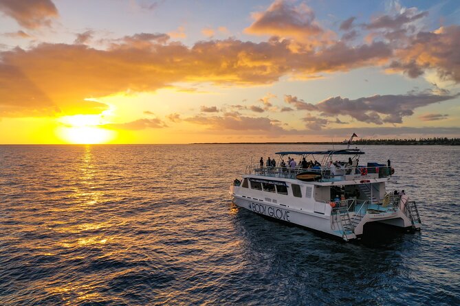 Big Island Historical Dinner Cruise to Kealakekua Bay - Following the Kona Coast toward Captain Cook Monument
