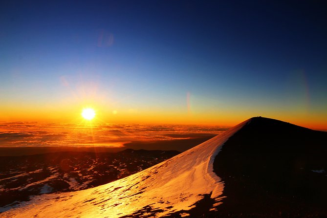 Big Island: Mauna Kea Summit Tour with Free Night Star Photo - Stargazing with a telescope and laser pointer