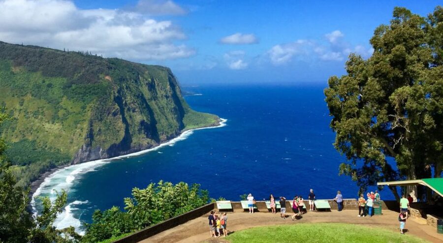 Big Island: Volcanoes, Waterfalls, & Coffee Farm Day-Trip - Punalu’u Bake Shop adds a local snack stop