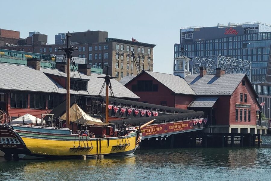 Boston: Boston Tea Party Ships and Museum Interactive Tour - Starting in the Meeting House