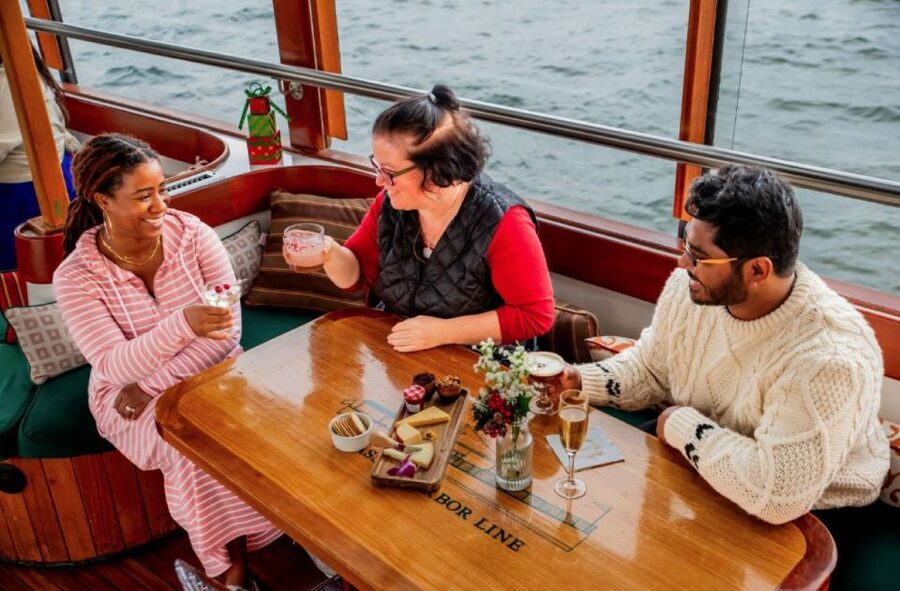 Boston: Harbor Sunset Yacht Cruise - Castle Island and Fort Independence