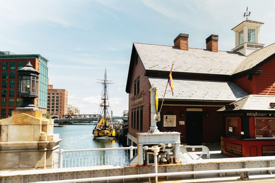 Boston: Hop-on Hop-off Old Town Trolley Tour - Why the live narration matters