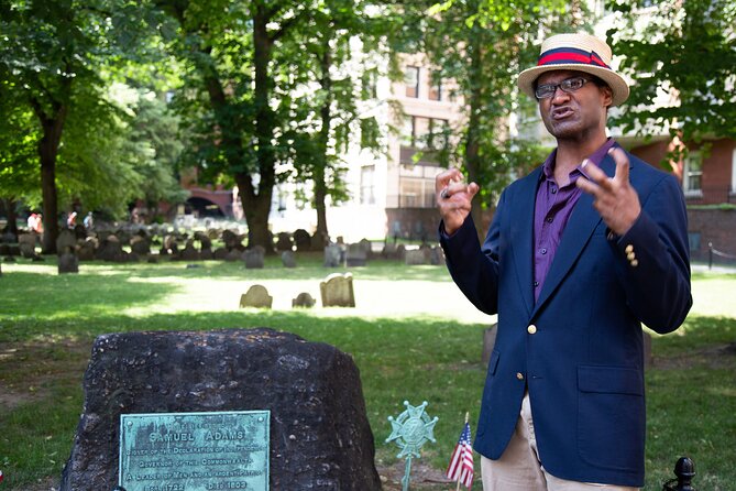 Boston's Freedom Trail: A Revolutionary Walking Tour - King’s Chapel and the Benjamin Franklin statue
