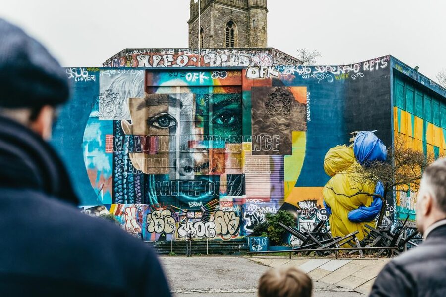 Bristol: Blackbeard to Banksy Guided Walking Tour - Bristol Bridge and the Llandoger Trow