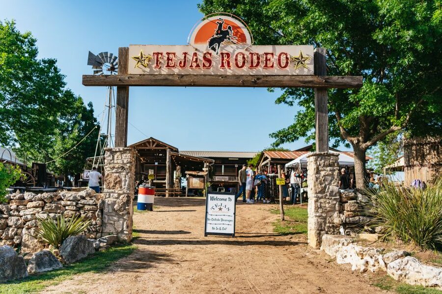 Bulverde: Saturday Night Rodeo General Admission Ticket - Arriving at Tejas Rodeo in Bulverde