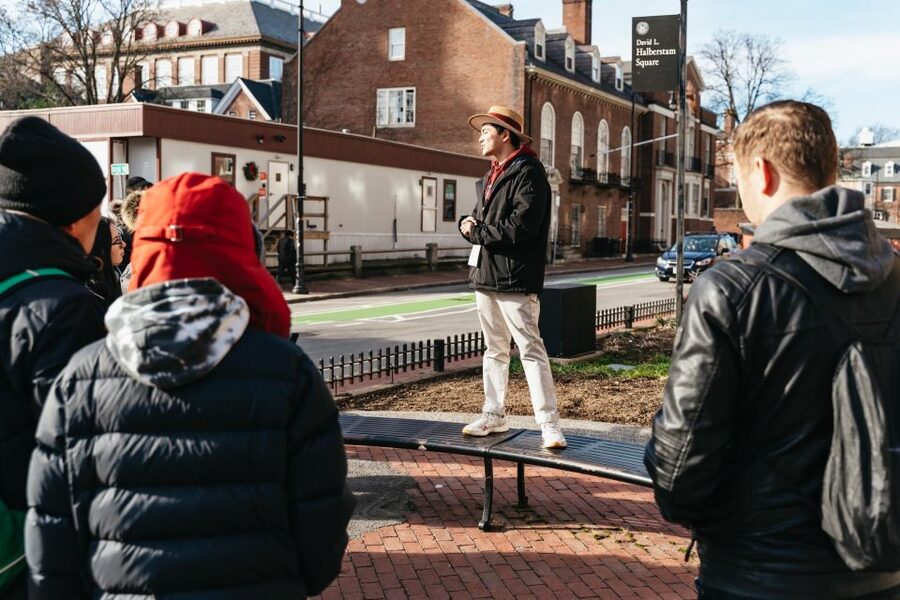 Cambridge: Harvard University Student-Guided Walking Tour - Meeting your guide in Harvard Square