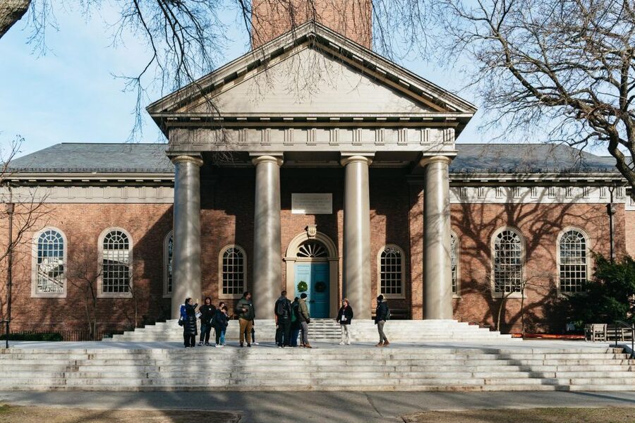 Cambridge: Harvard University Student-Guided Walking Tour - The John Harvard Statue and the famous Harvard story