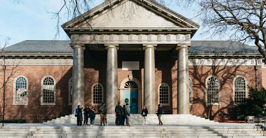 Cambridge: Harvard University Student-Guided Walking Tour - The pace, group size, and outdoor setup