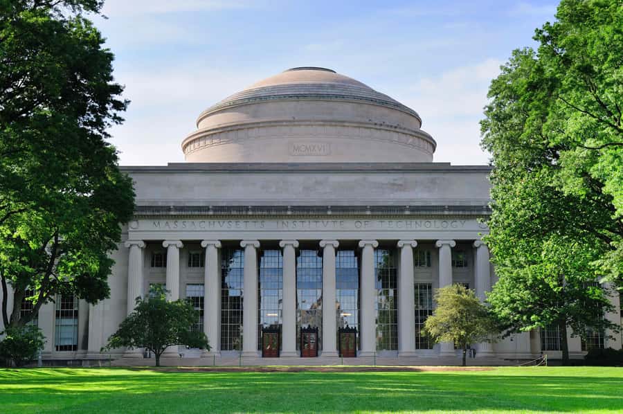 Cambridge, Massachusetts: MIT and Harvard Walking Tour - Killian Court and the view across the river