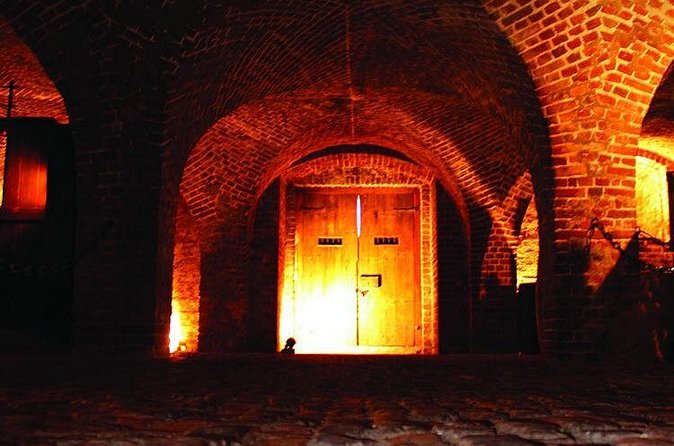 Charleston Ghost & Dungeon Night-Time Walking Tour with Entry to Provost Dungeon - Ghost stories, voodoo, and Lowcountry superstition