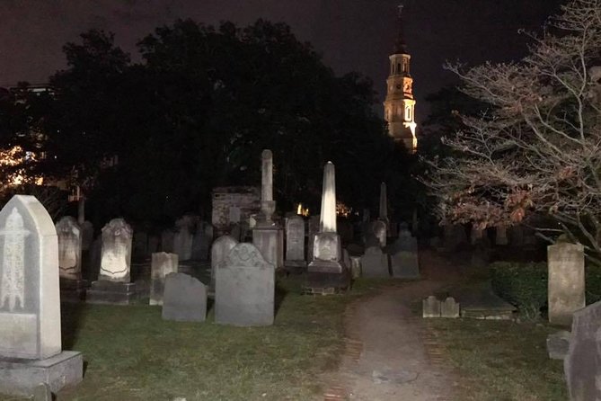 Charleston Ghost & Graveyard Night-Time Guided Walking Tour - The guide can make or break the evening