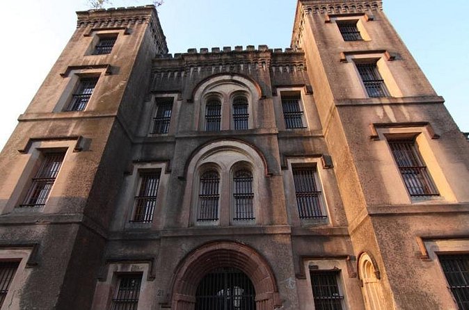 Charleston Haunted Jail Night-Time Walking Tour with Admission to Old City Jail - Who will enjoy this Charleston night tour?