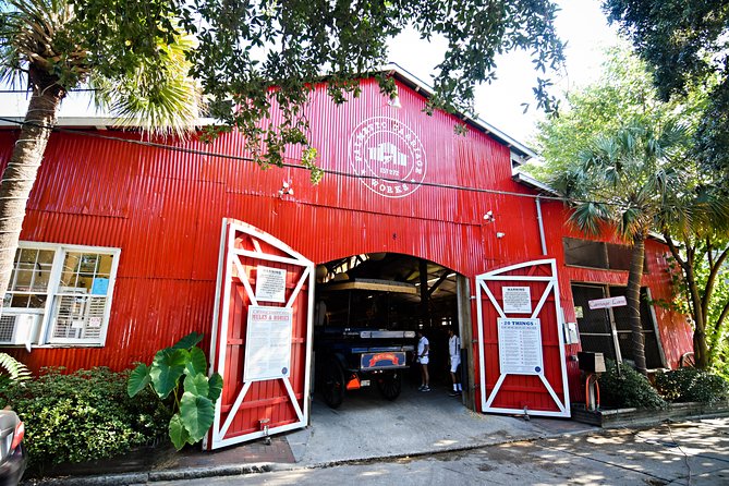 Charleston Horse-Drawn Carriage Tour: Explore Historic Charleston - Meeting the horses and understanding the carriage setup