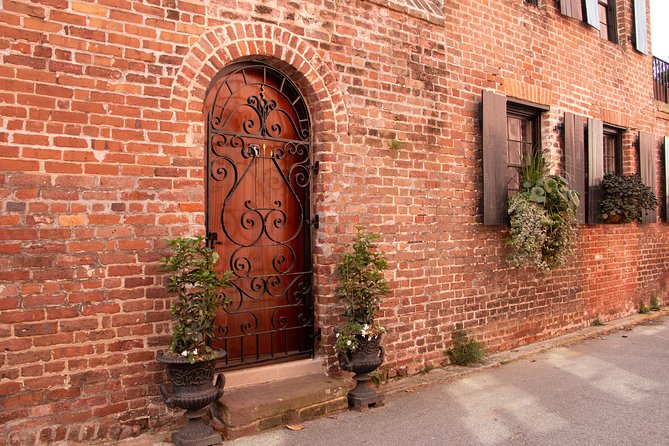 Charleston in a Nutshell Private Tours - Rainbow Row and Charleston’s pastel facade