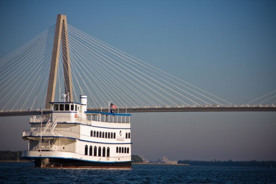 Charleston: Luxury Harbor Dinner Cruise - The Charleston Harbor route in 150 minutes