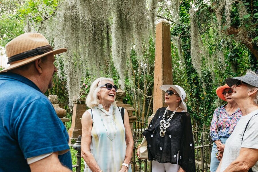 Charleston: Old Walled City Historical Walking Tour - Rainbow Row and the pleasure of looking up