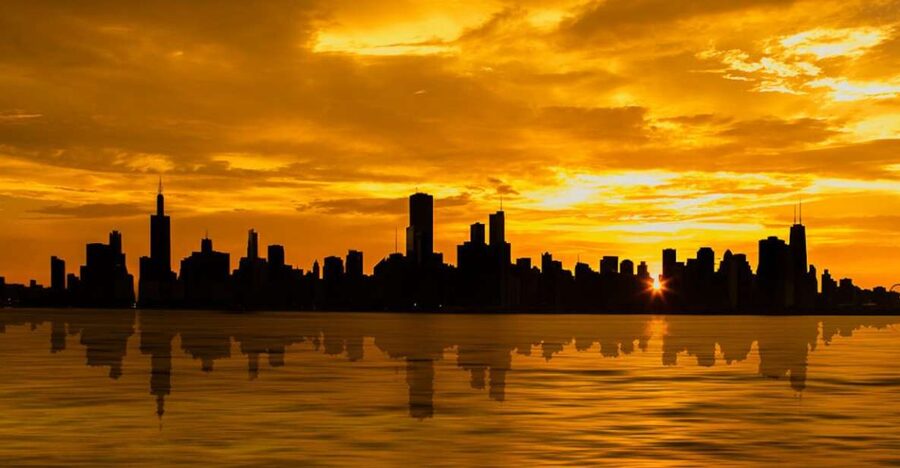 Chicago: 1.5-Hour Scenic Sunset Lake Cruise - From Michigan Avenue to the Chicago River