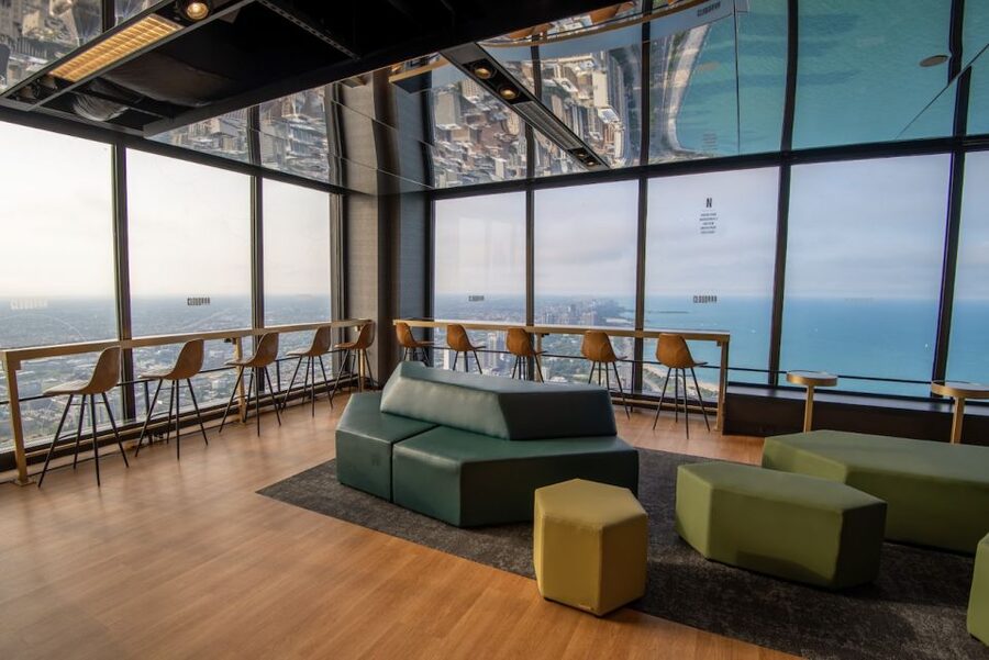 Chicago: 360 Chicago Observation Deck Sip and View Ticket - A drink at CloudBar
