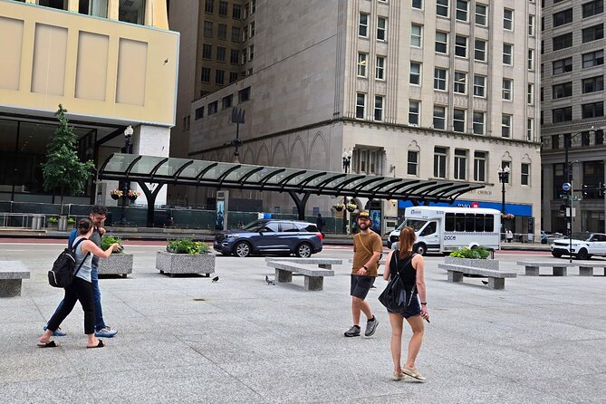 Chicago Architecture and True Crime Tour - Weather, walking, and practical comfort