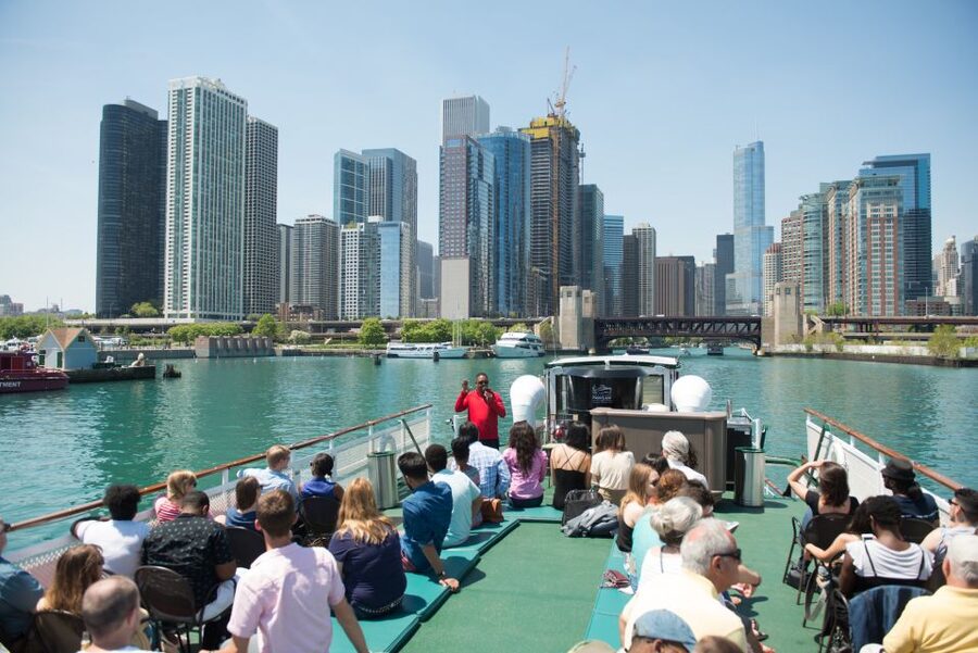 Chicago: Architecture Center Cruise on Chicago's First Lady - Following the main river channel