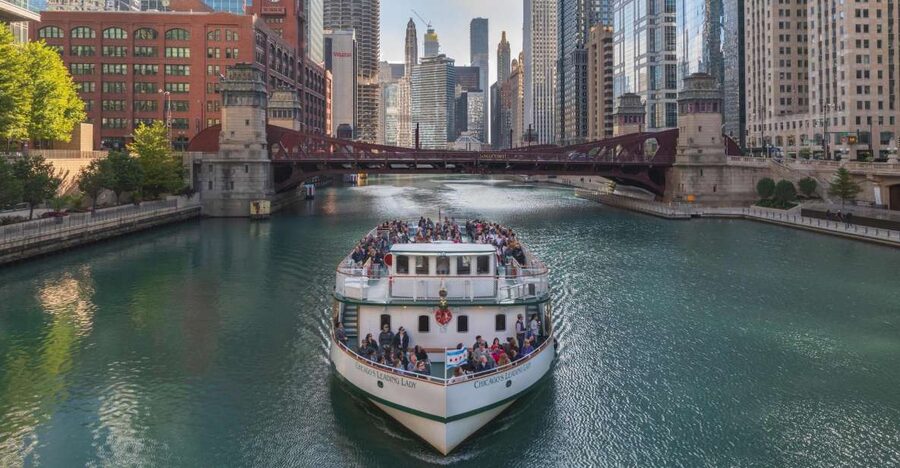 Chicago: Architecture Center Cruise on Chicago's First Lady - Boarding beside the Michigan Avenue bridge
