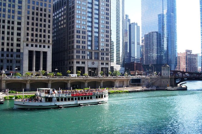 Chicago Architecture Center River Cruise aboard First Lady - Marina City: two concrete corn cobs