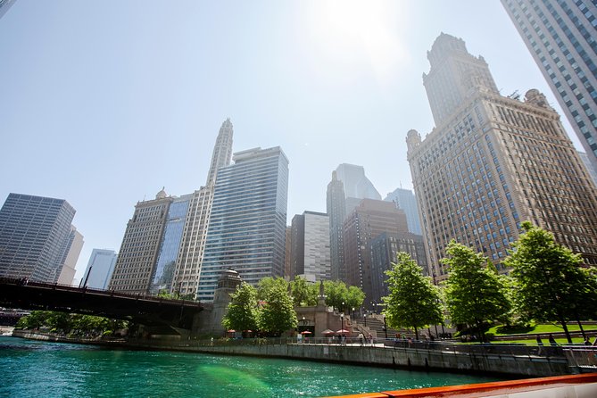 Chicago Architecture River Cruise - Wave-like balconies and modern Chicago design