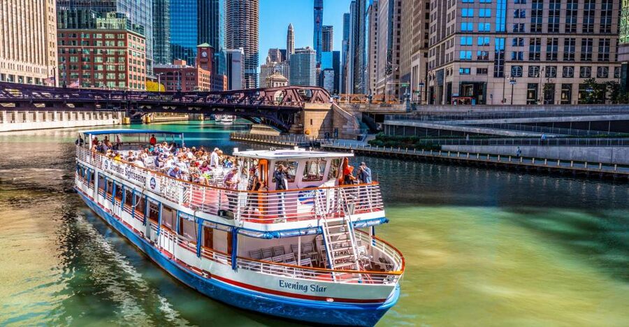 Chicago: Architecture River Cruise Skip-the-Ticket Line - The first stretch: towers rising from the river