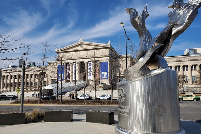 Chicago City Minibus Tour - A look at Chicago’s districts between stops