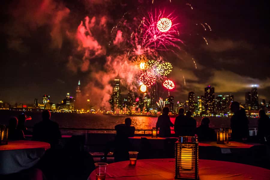 Chicago: Fireworks Cruise with Lake or River Viewing Options - The opening ride to Wolf Point