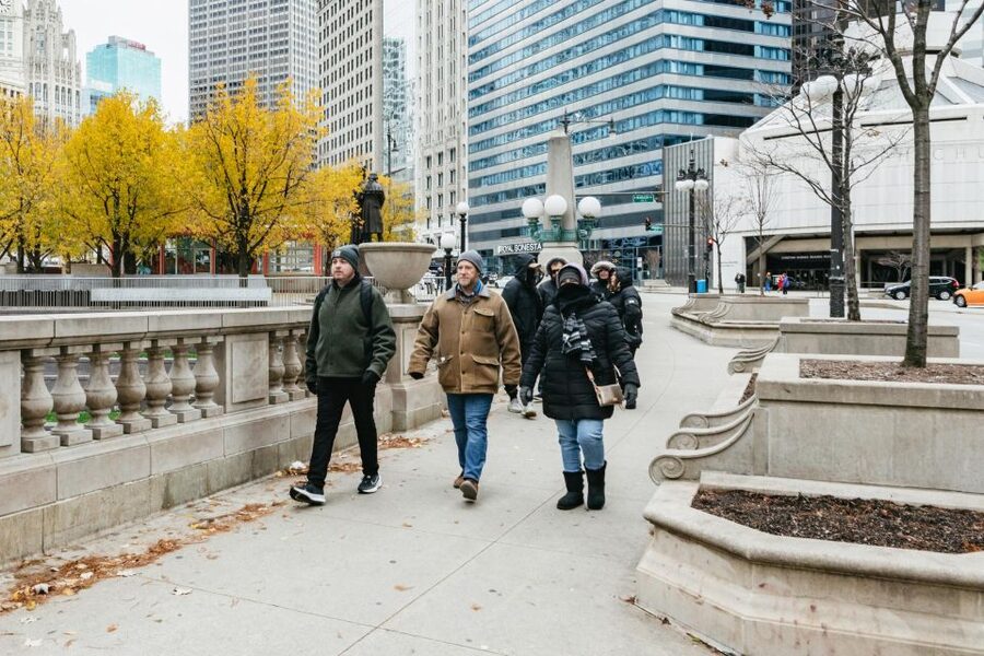 Chicago: Gangsters and Ghosts Guided Walking Tour - The 20-minute break at a former gangster hangout