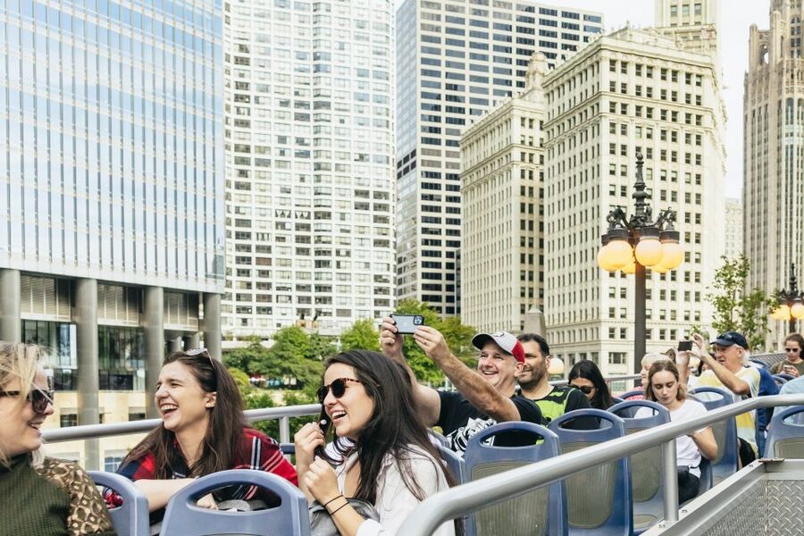 Chicago: Hop-on Hop-off Sightseeing Tour by Open-top Bus - Commentary: useful facts, uneven delivery